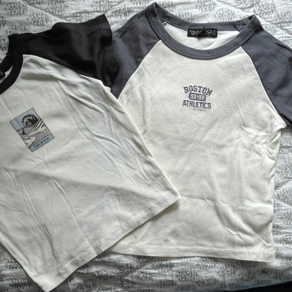 Set of 2 Vinyl Icons Graphic Crop Tees - JUNIORS Medium - Picture 1 of 8